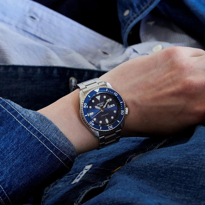 SEIKO 5 SPORTS AUTOMATIC WATCH – 42.5MM ORANGE DIAL STEEL BRACELET