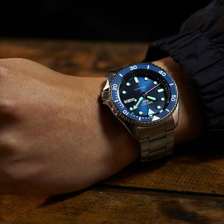 SEIKO 5 SPORTS AUTOMATIC WATCH – 42.5MM ORANGE DIAL STEEL BRACELET