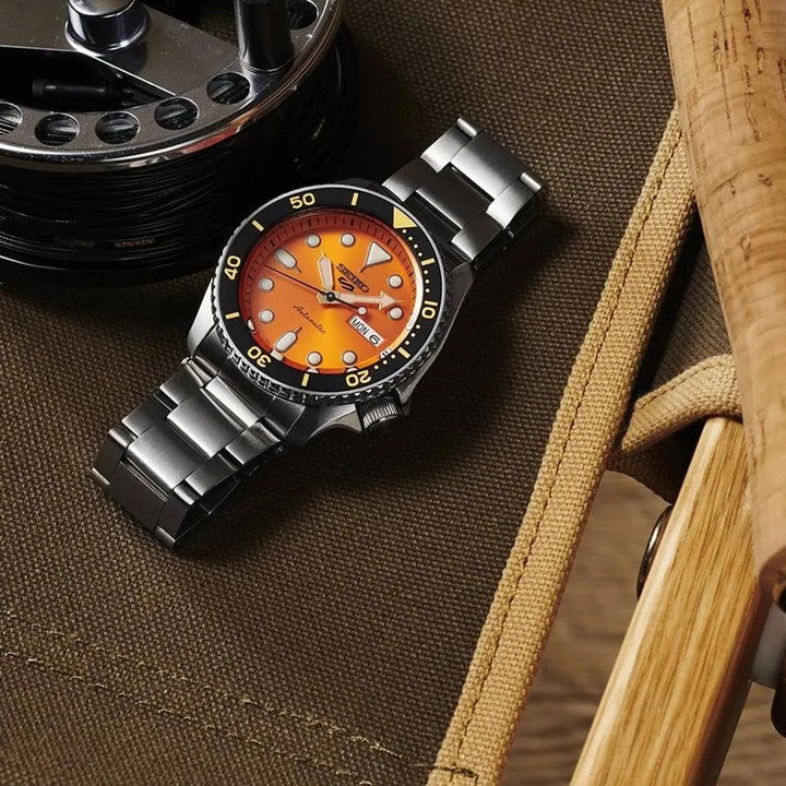 SEIKO 5 SPORTS AUTOMATIC WATCH – 42.5MM GREEN DIAL STEEL BRACELET
