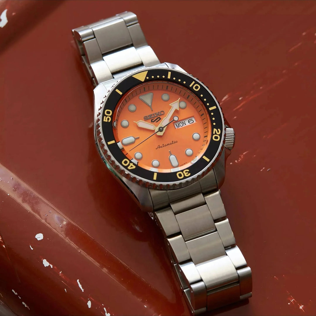SEIKO 5 SPORTS AUTOMATIC WATCH – 42.5MM GREEN DIAL STEEL BRACELET