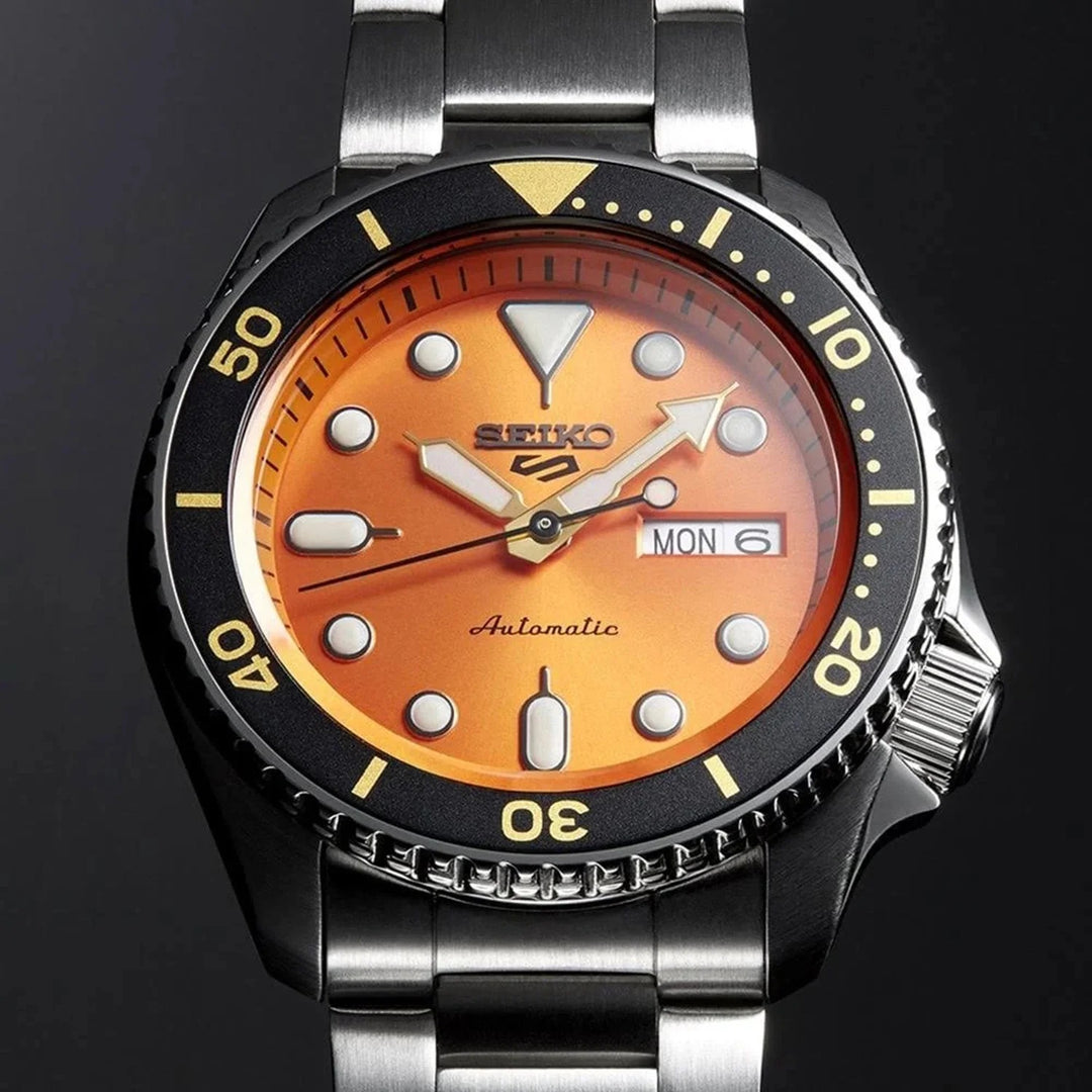 SEIKO 5 SPORTS AUTOMATIC WATCH – 42.5MM GREEN DIAL STEEL BRACELET