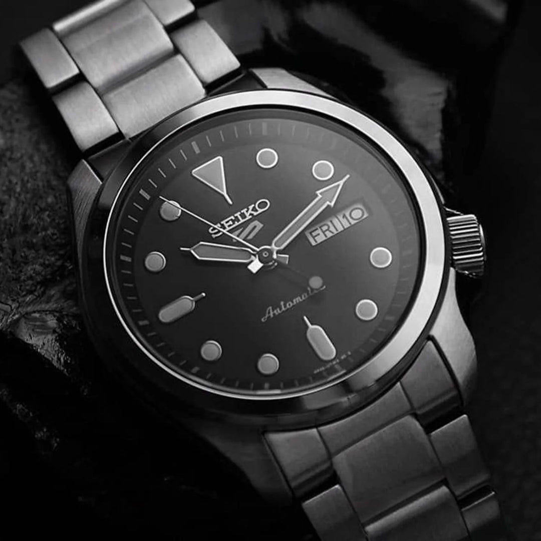 SEIKO 5 SPORTS SOLID BOY AUTOMATIC WATCH – 40MM BLACK DIAL STEEL BRACELET