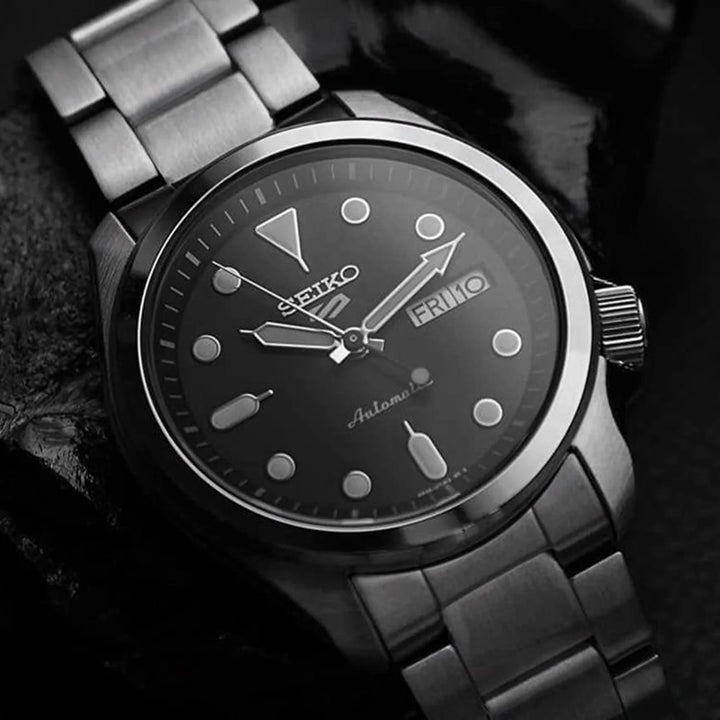SEIKO 5 SPORTS SOLID BOY AUTOMATIC WATCH – 40MM BLACK DIAL STEEL BRACELET