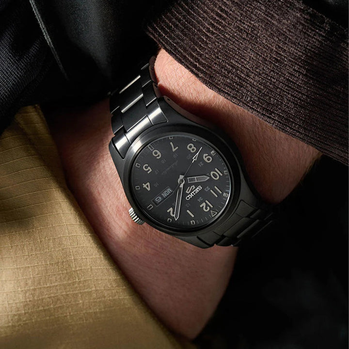 SEIKO 5 SPORTS STEALTH FIELD AUTOMATIC WATCH – 39.4MM BLACK DIAL BLACK-TONE STEEL BRACELET