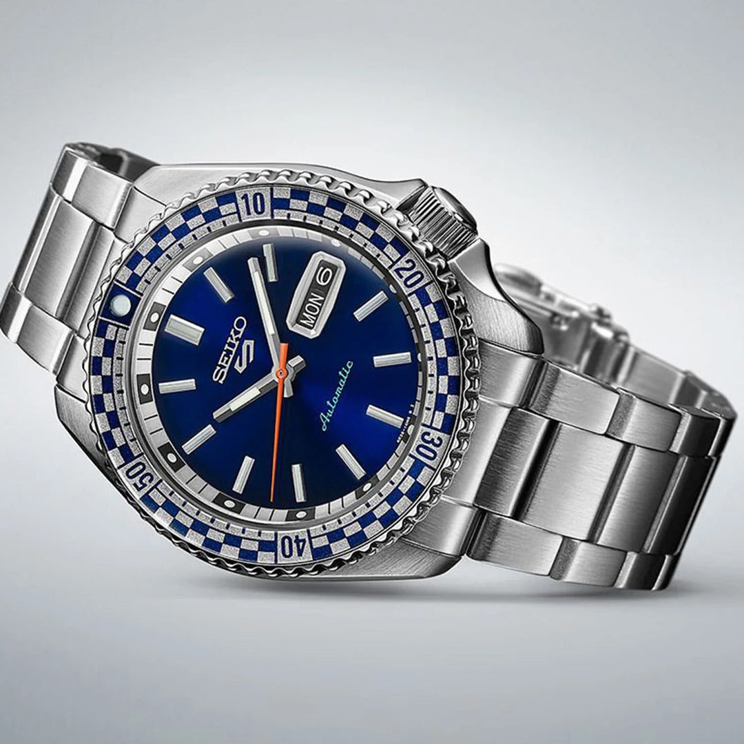 SEIKO 5 SPORTS CHECKER FLAG SPECIAL EDITION AUTOMATIC WATCH – 42.5MM BLUE DIAL STEEL BRACELET