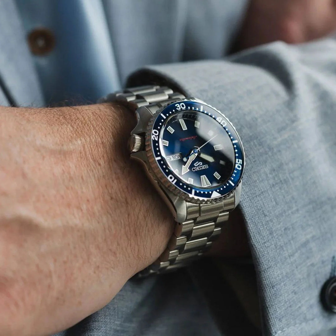 SEIKO 5 SPORTS SKX AUTOMATIC WATCH – 42.5MM BLUE SUNRAY DIAL ROTATING BEZEL STEEL BRACELET