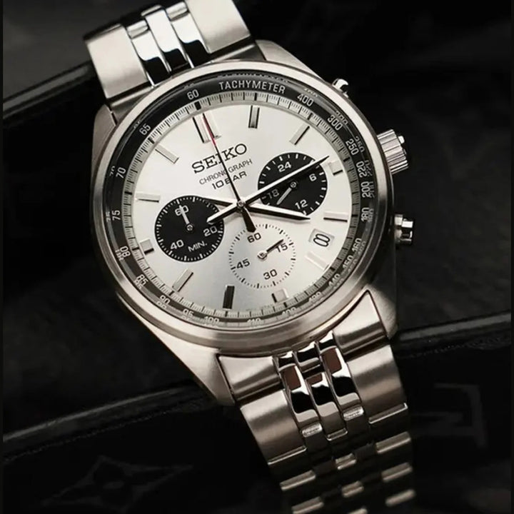 SEIKO MOTORSPORTS PANDA CHRONOGRAPH QUARTZ WATCH – 41.5MM WHITE SILVER PANDA DIAL STEEL BRACELET