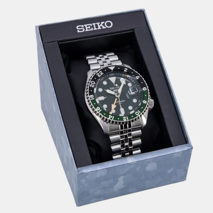 SEIKO 5 SPORTS SKX SPORTS STYLE GMT AUTOMATIC WATCH – 42.5MM GREEN DIAL BI-COLOUR GREEN BEZEL JUBILEE BRACELET