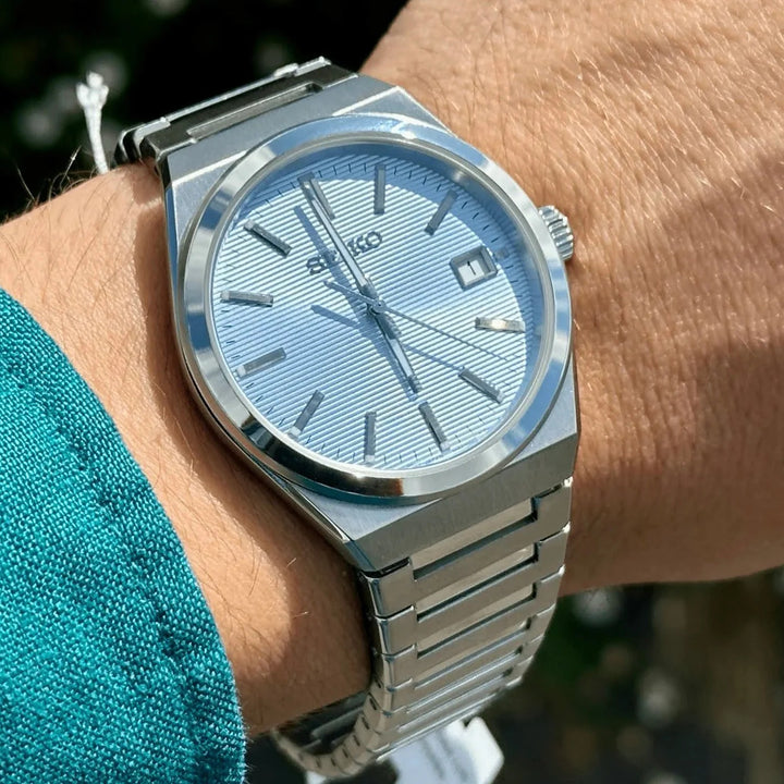 SEIKO DISCOVER MORE QUARTZ WATCH – 38.9MM LIGHT BLUE TEXTURED DIAL SAPPHIRE CRYSTAL STEEL BRACELET